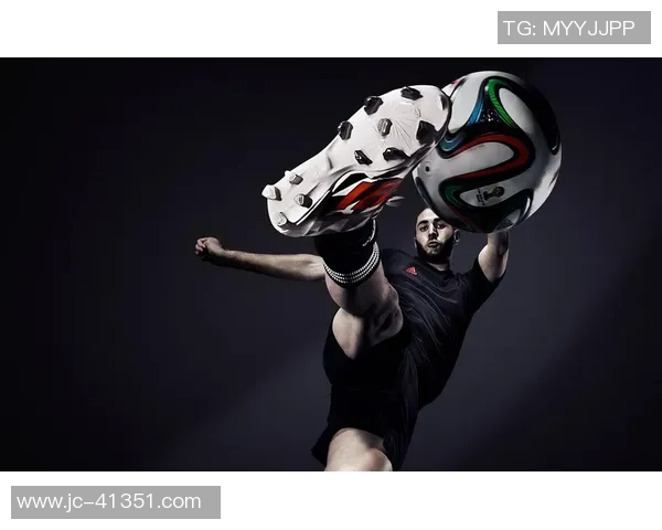 各大足球明星球衣的魅力与风格解析,展现个性与团队精神的完美结合 各大足球明星球衣的魅力与风格解析,展现个性与团队精神的完美结合