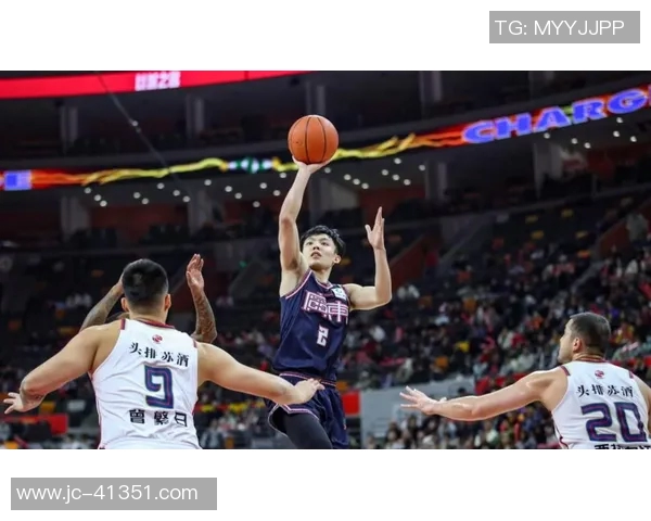 广州篮球队在世界杯积分榜上以81分稳居第一名展现强劲实力